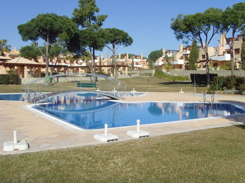 Modern 2-bed apartment on top Algarve golf course resort to rent