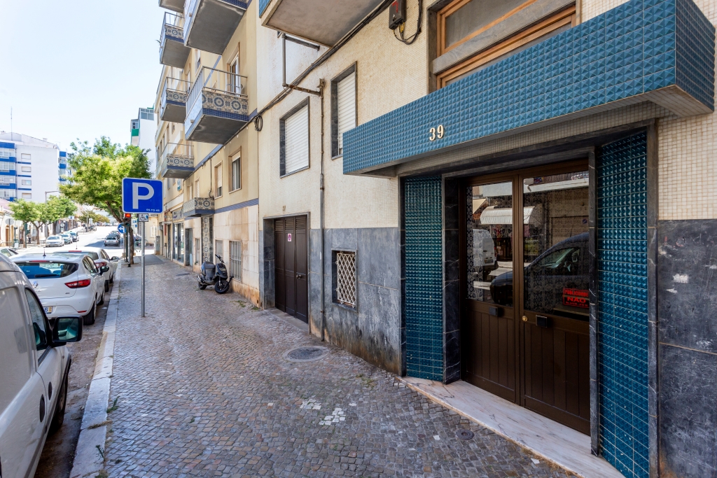 Newly reburbished 2-bedroom apartment in the centre of Portimão to let