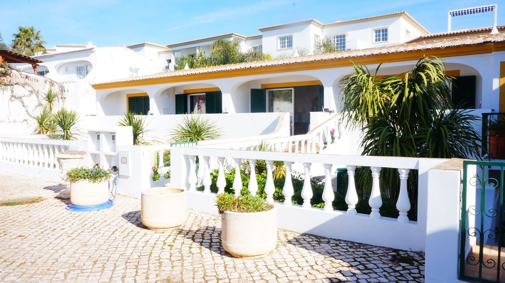 1 and 2-bedroom cottages in the heart of Praia da Luz to rent