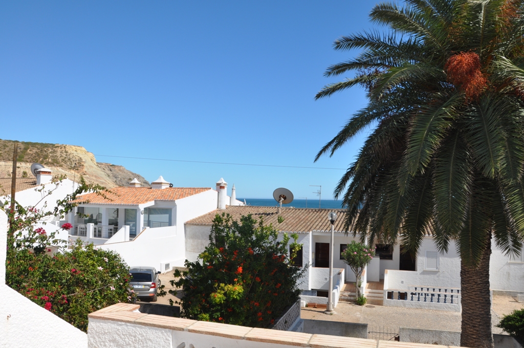 Excellent location 20 meters from the beach in luz to rent