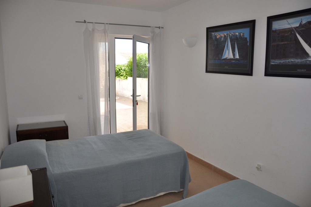 Excellent location 20 meters from the beach in luz to rent