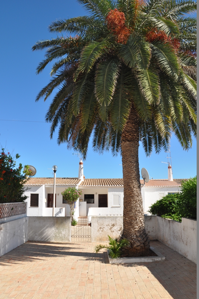 Excellent location 20 meters from the beach in luz to rent