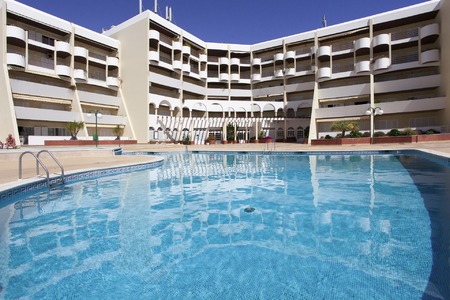 1-bedroom apartment with pool and sea view in Galé to rent