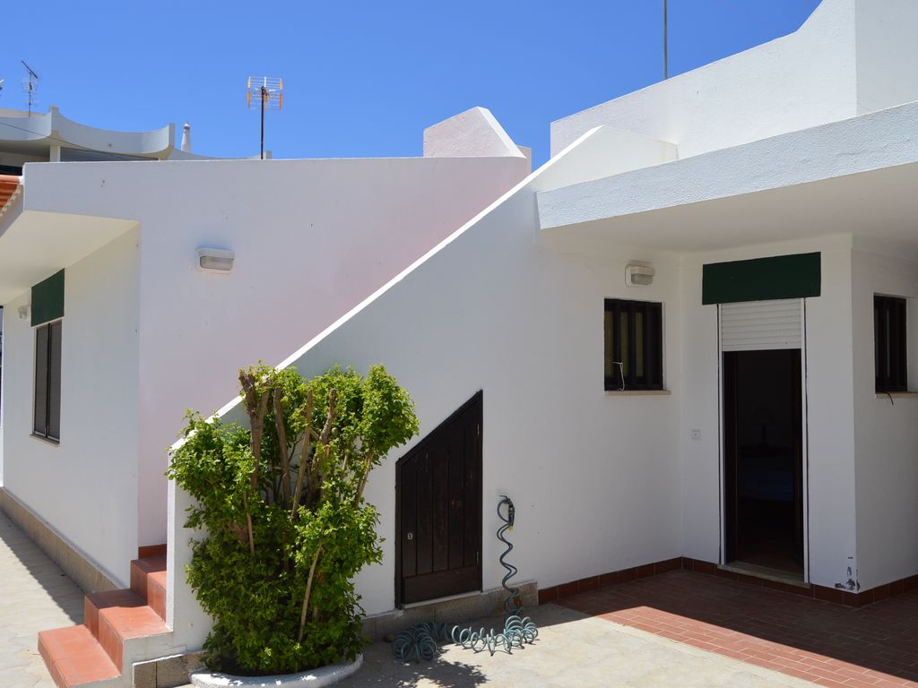 Traditional 4 bedroom villa located in Manta Rota rent