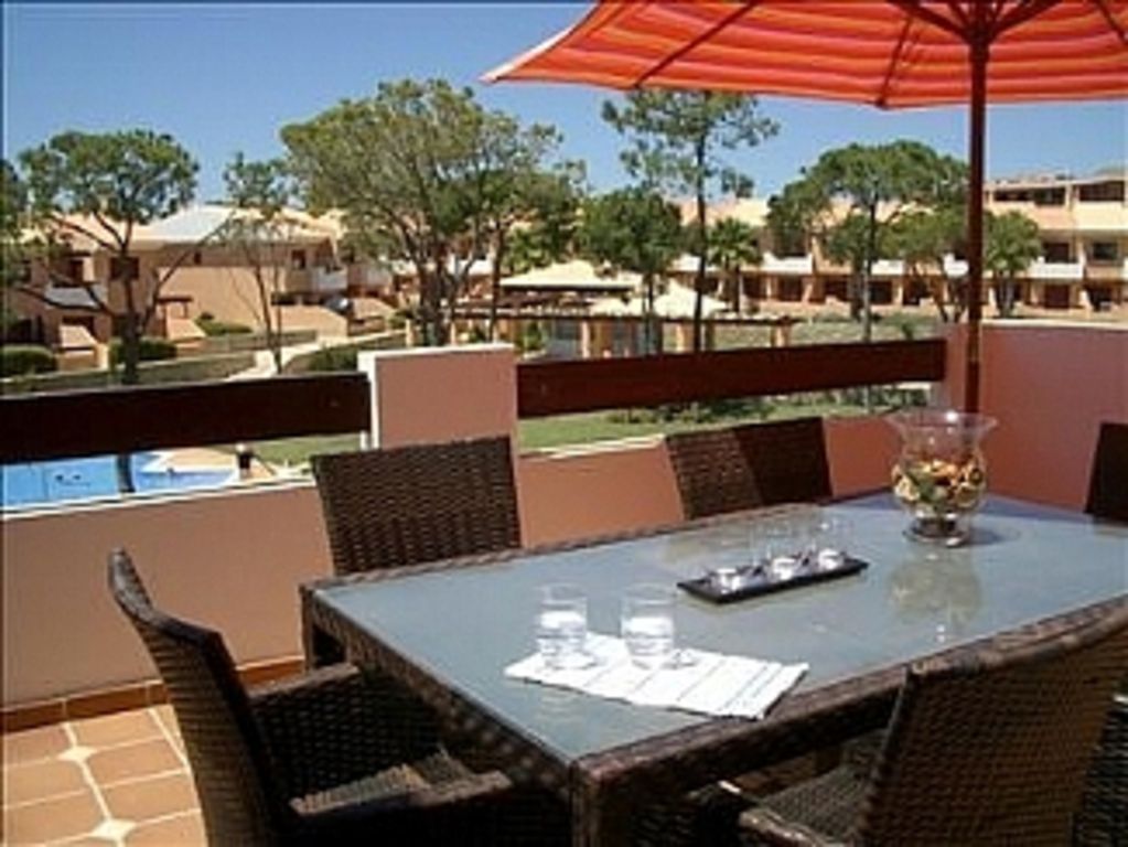 Modern 2-bed apartment on top Algarve golf course resort to rent